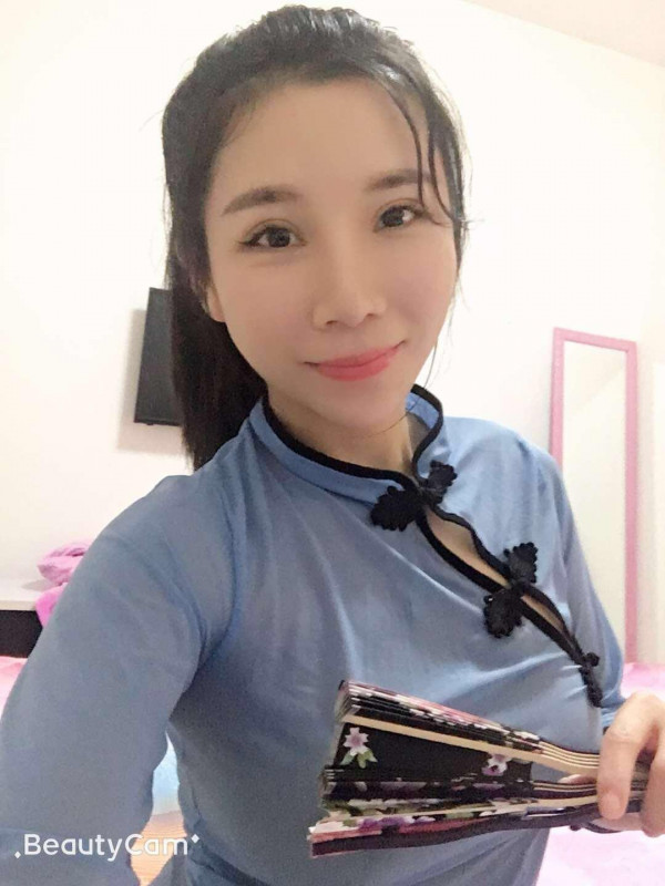 旗袍少妇小蜜蜂